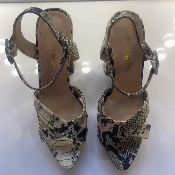 Animal print platform, chunky heel,Ankle straps, Size 7 - Picture 3 of 9